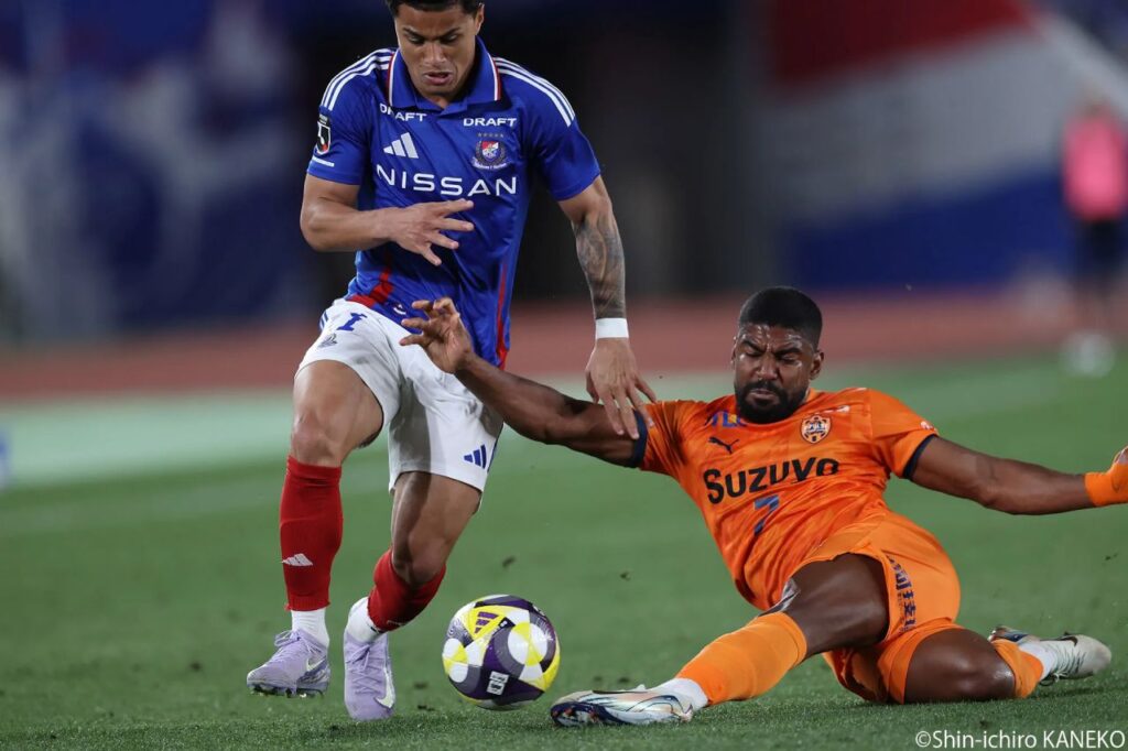 Thua ngược Shimizu S-Pulse, Yokohama F.Marinos tiếp tục xếp bét bảng.