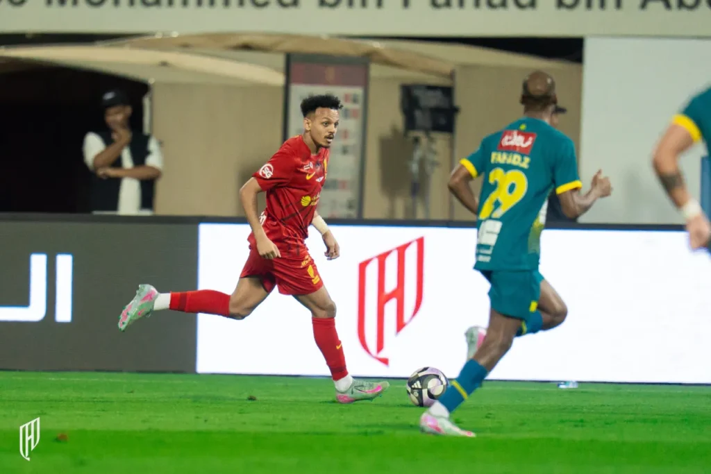 Al Qadisiah xây chắc vị trí thứ 3 với chiến thắng ở vòng 33 Saudi Pro League.