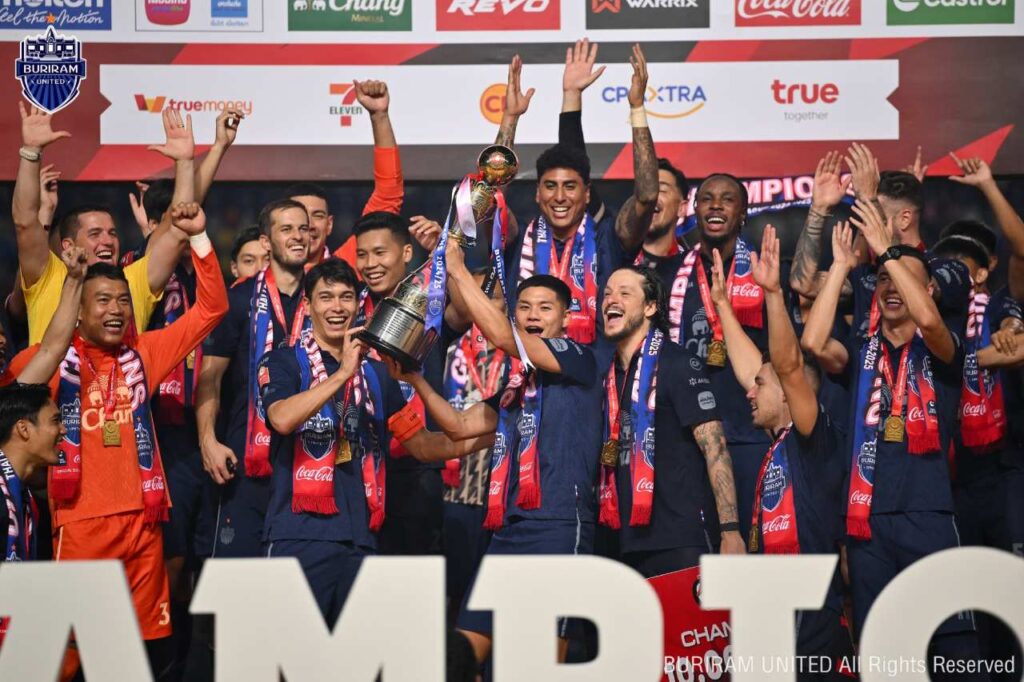 Buriram United ăn mừng danh hiệu vô địch Thai League lần thứ 10.