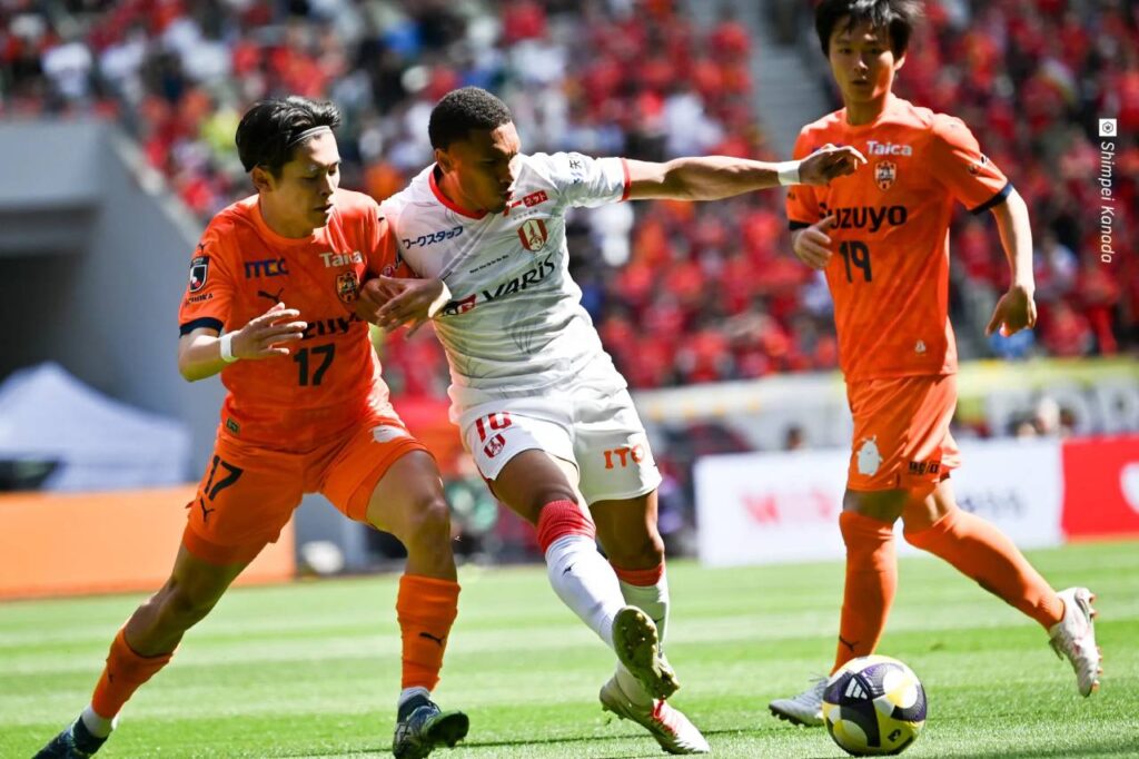 Shimizu S-Pulse quay trở lại mặt đất sau trận thua muối mặt trước Nagoya.