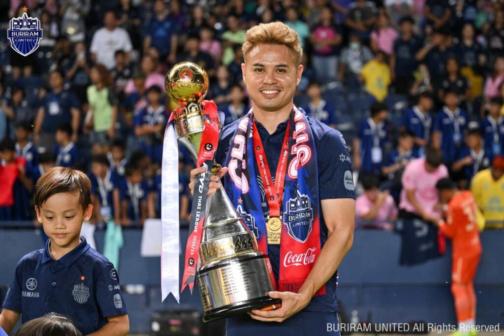 Theerathon Bunmathan, Cầu thủ Thai League 2024/25, luôn là nhân tố quan trọng trong lối chơi của Buriram United.