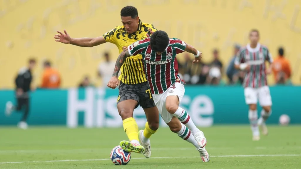 Fluminense chơi trên chân so với Dortmund.