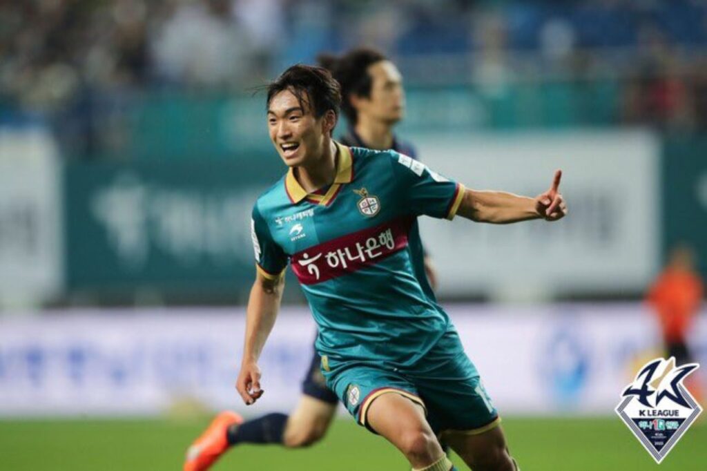 Jeon Byung-kwan - cầu thủ ghi bàn trẻ nhất trong lịch sử Daejeon.