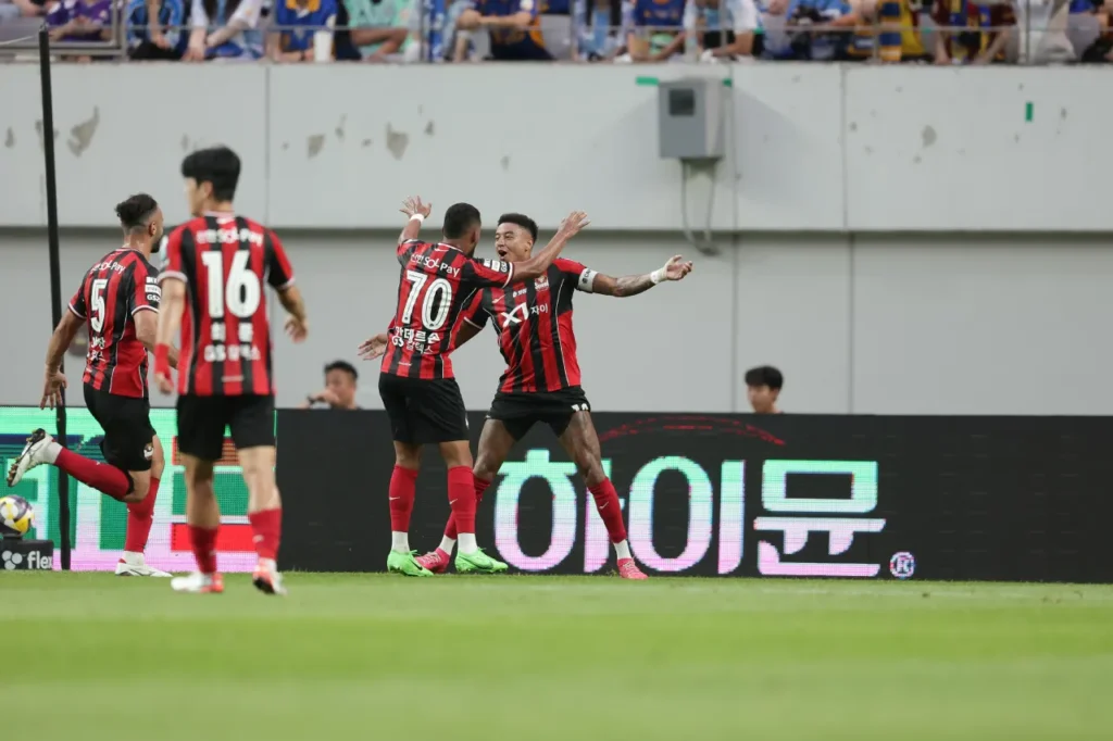 FC Seoul chính thức phá dớp không thắng trước Ulsan HD.