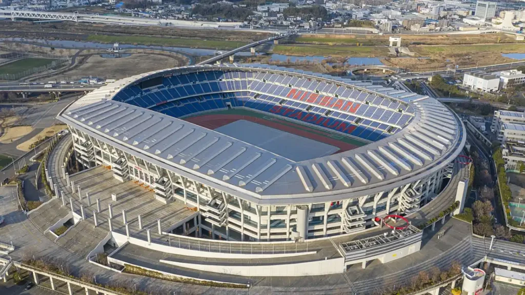 Hệ thống sân vận động của J-League có chất lượng ngang hàng với các giải đấu châu Âu.