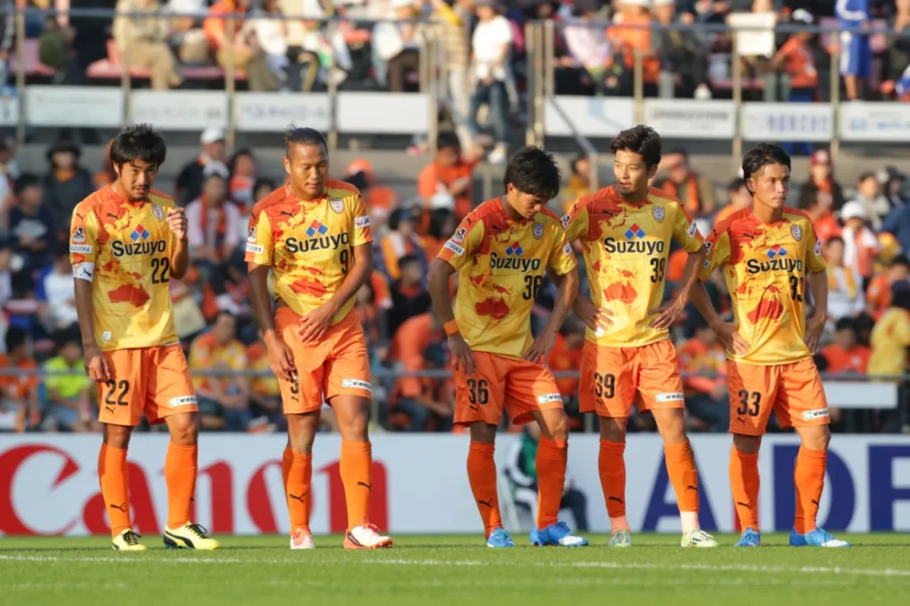 Hàng thủ cũng là điểm yếu của Shimizu S-Pulse ở mùa giải 2015.