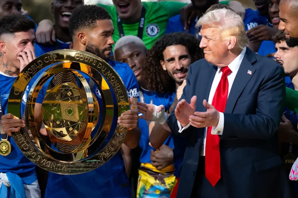 Tổng thống Donald Trump đón nhận nhiều chỉ trích ở FIFA Club World Cup 2025.