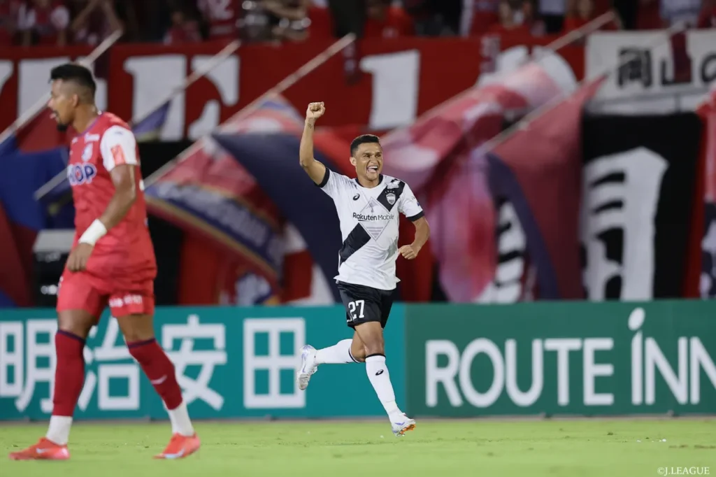 Vissel Kobe lần đầu vươn lên vị trí đầu bảng ở mùa giải năm nay.