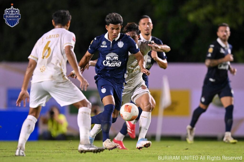 Buriram United là cái tên đáng chú ý ở vòng bảng miền Đông.
