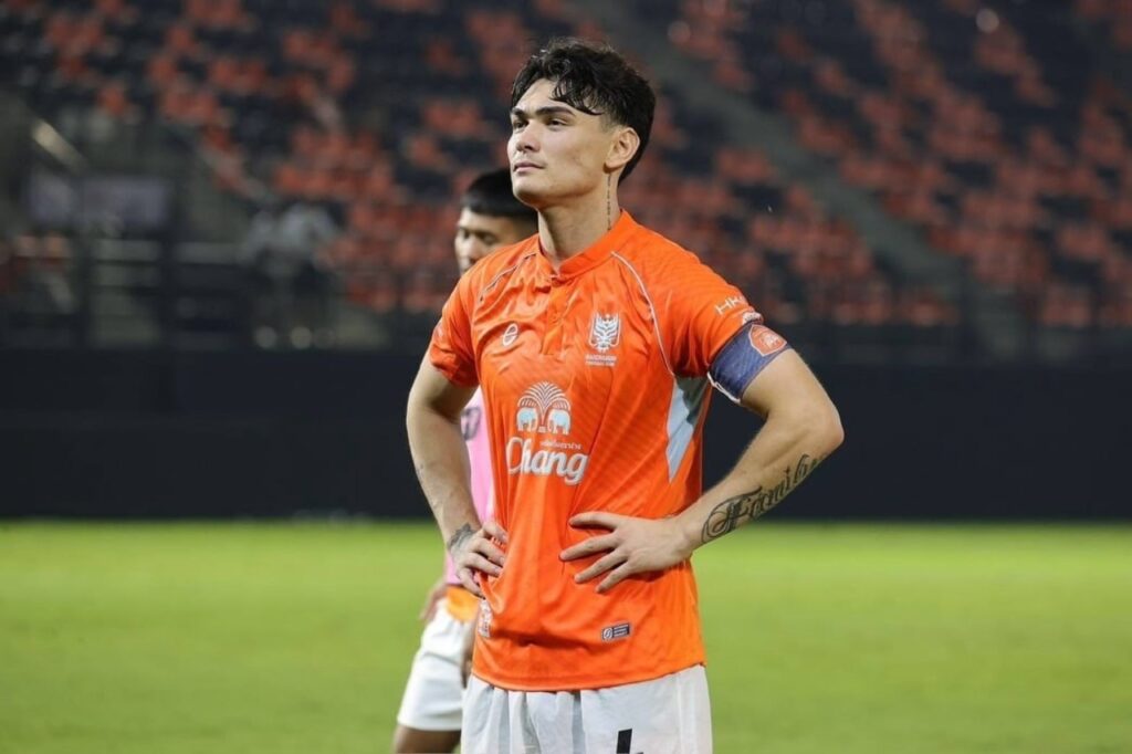 Jonathan Khemdee - hậu vệ tài năng của Ratchaburi.