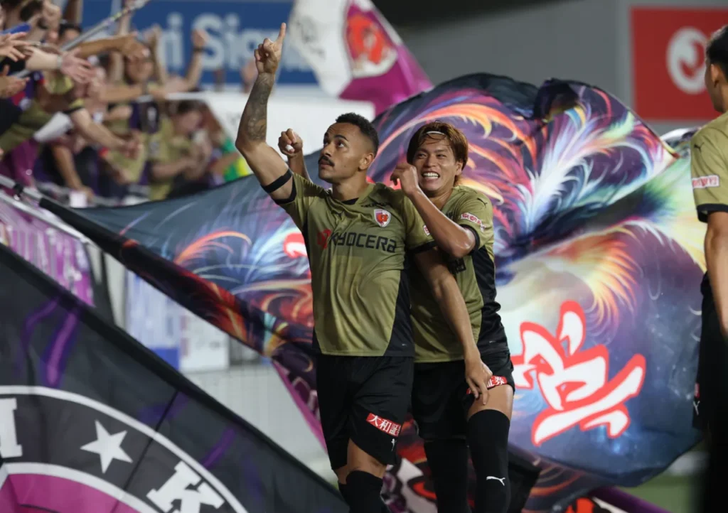 Rafael Elias toả sáng đưa Kyoto Sanga ngự trị ở ngôi đầu bảng