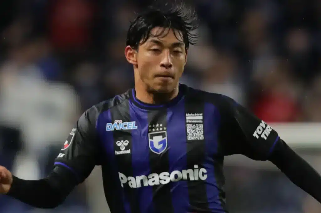 Lên chơi tại J-League 1, Naohiro Sugiyama gặp nhiều điểm yếu trong khâu phòng ngự.