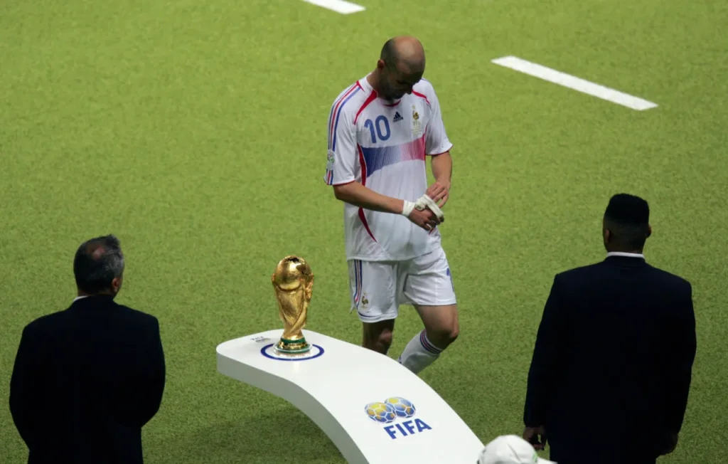 Tấm thẻ đỏ của Zidane tại World Cup 2006 là một phần lý do khiến Pháp gục ngã trước Ý.