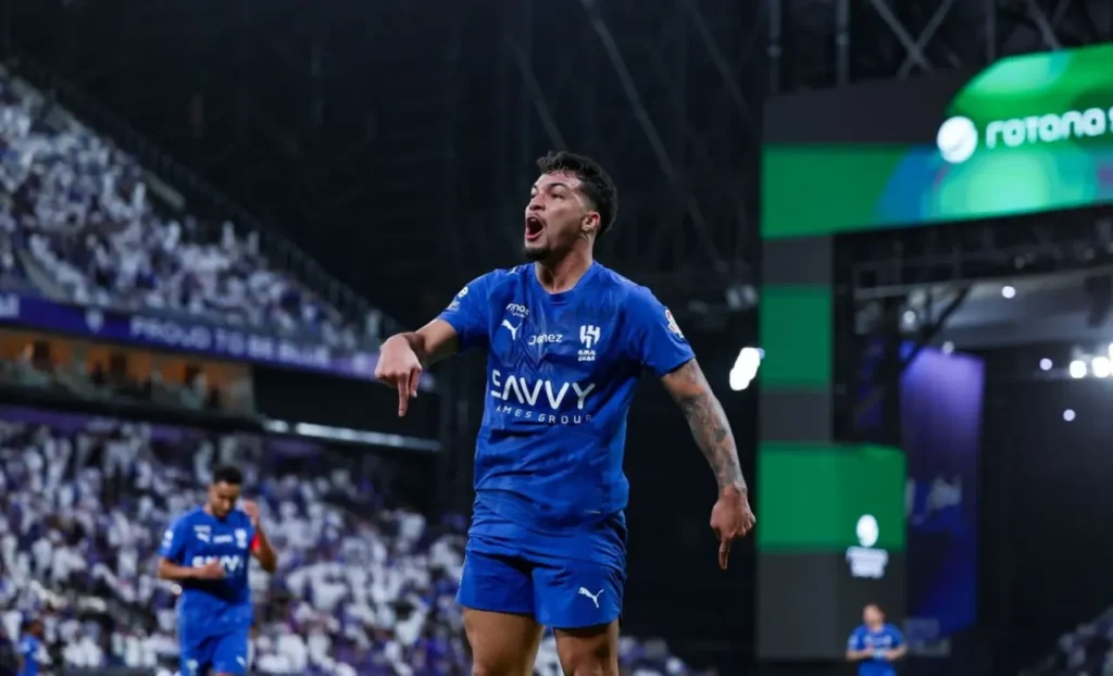 Lội ngược dòng thành công trước Al Akhdood, Al Hilal tìm lại niềm vui chiến thắng.