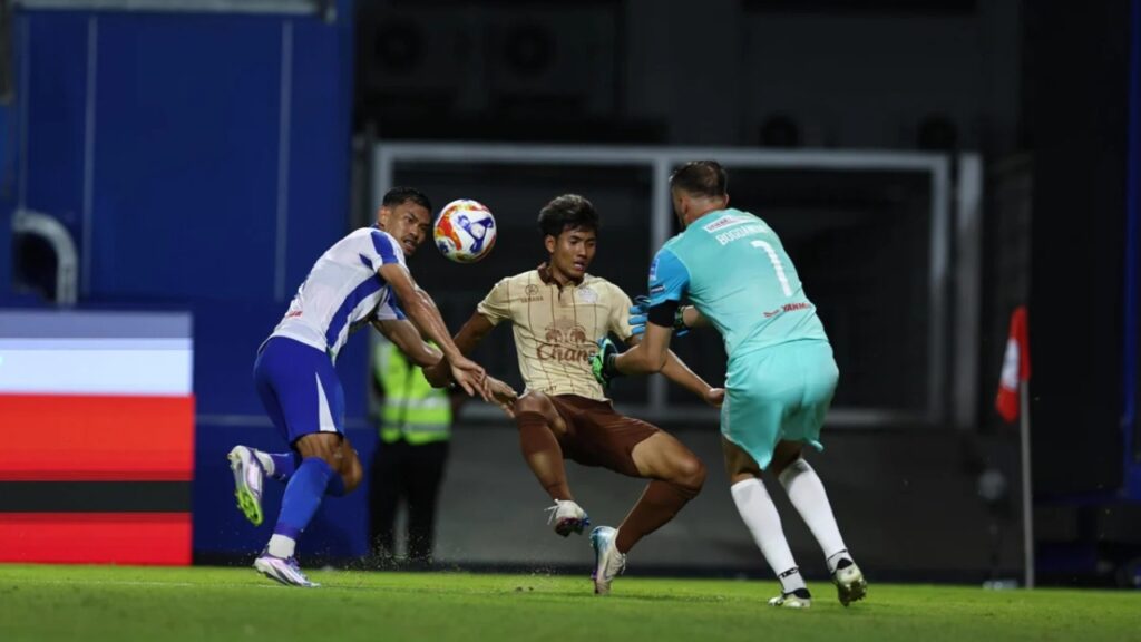 Buriram United vẫn chưa có chiến thắng đầu tay sau trận hòa 2-2 trước BG Pathum United.