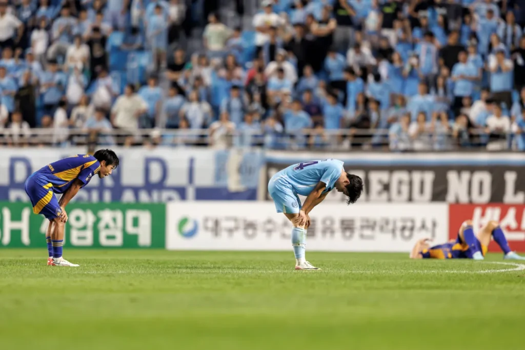 Daegu và Ulsan HD chia điểm trong trận hòa 1-1.