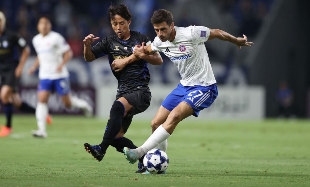 Gamba Osaka mở màn chiến dịch bằng chiến thắng 3-1 trước Eastern FC.