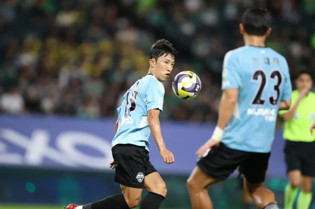 Với 20 điểm cách biệt, chức vô địch K-League khó thoát khỏi tay Jeonbuk.