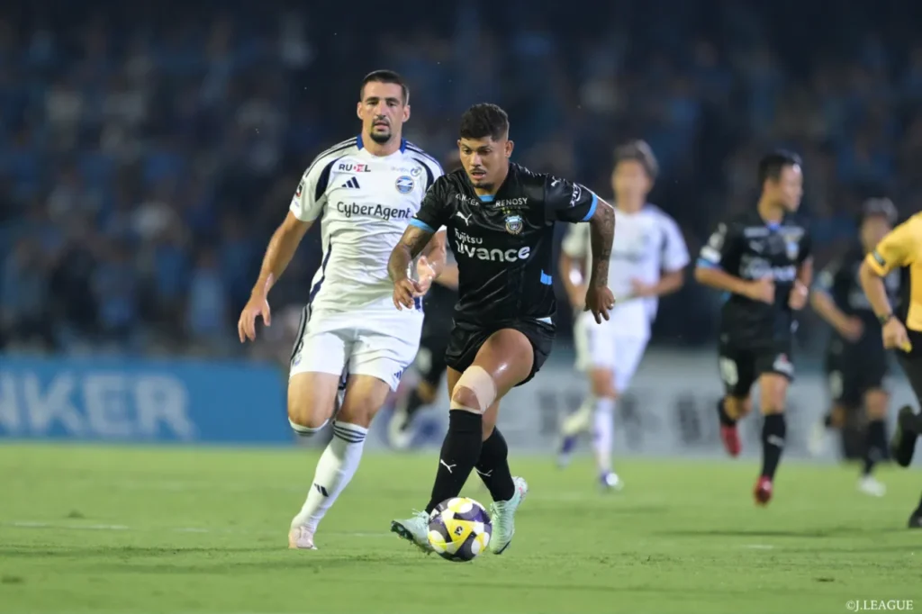 Kawasaki Frontale vượt qua Machida Zelvia trong trận cầu có 8 bàn thắng.