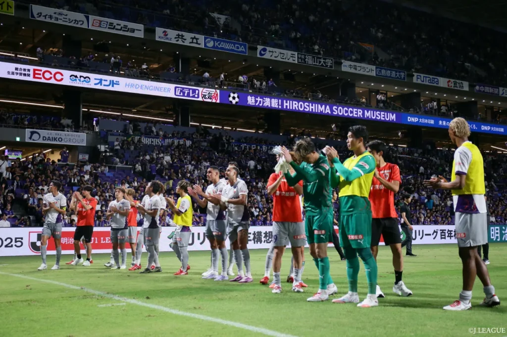 Kyoto Sanga chia điểm ở trận đấu với Sanfrecce Hiroshima.
