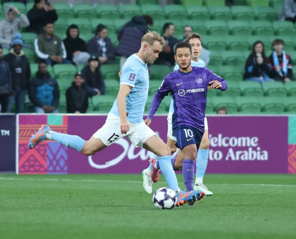 Sanfrecce Hiroshima có màn ra quân thuận lợi trước đối thủ Melbourne City.