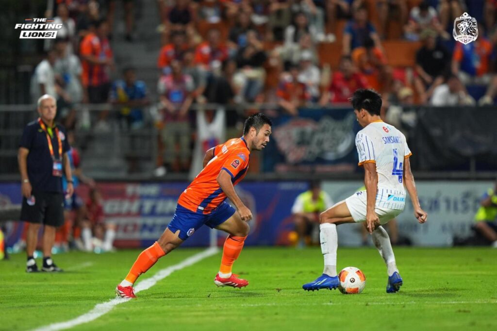 Port FC vùi dập Chonburi FC với tỷ số 3-0, chấm dứt chuỗi trận không thắng.