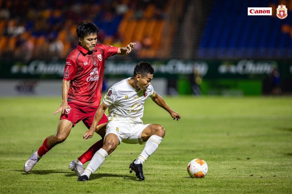 Lamphun Warriors xuất sắc đánh bại đội chủ nhà Sukhothai FC với tỷ số 2-1.