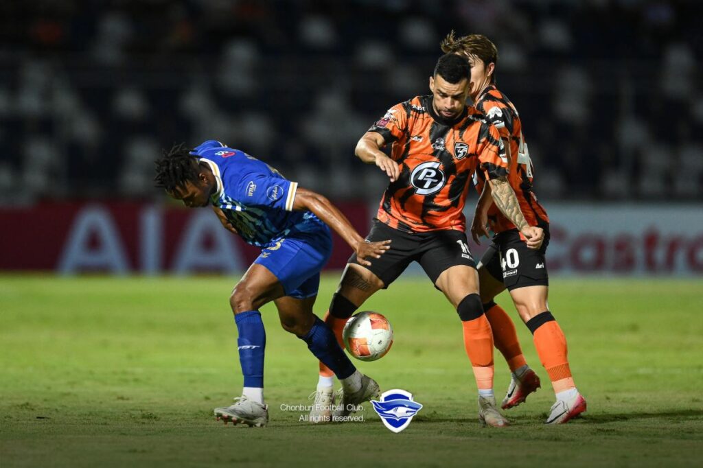 Chonburi FC chưa có được một trận thắng nào, rơi vào nhóm cầm đèn đỏ sau 6 vòng đấu.