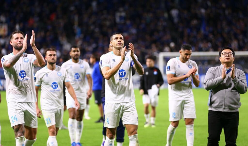 Được tăng cường sức mạnh với dàn ngoại binh hùng hậu, nhưng Nam Định FC lại sa sút phong độ ở mùa giải 2025/26.