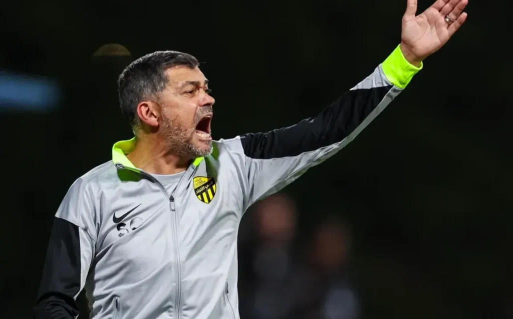 HLV Sergio Conceição chưa có nhiều thời gian để làm việc với đội bóng mới.