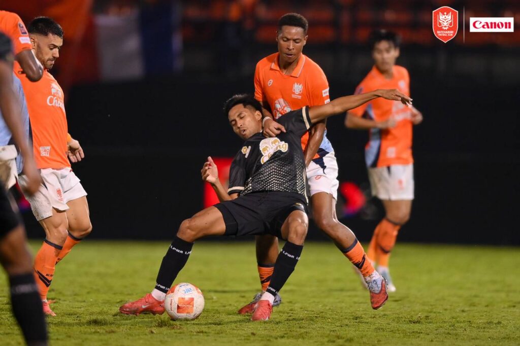 Ratchaburi FC đại thắng Lamphun Warriors 5-0, vươn lên vị trí thứ ba Thai League 2025/26.