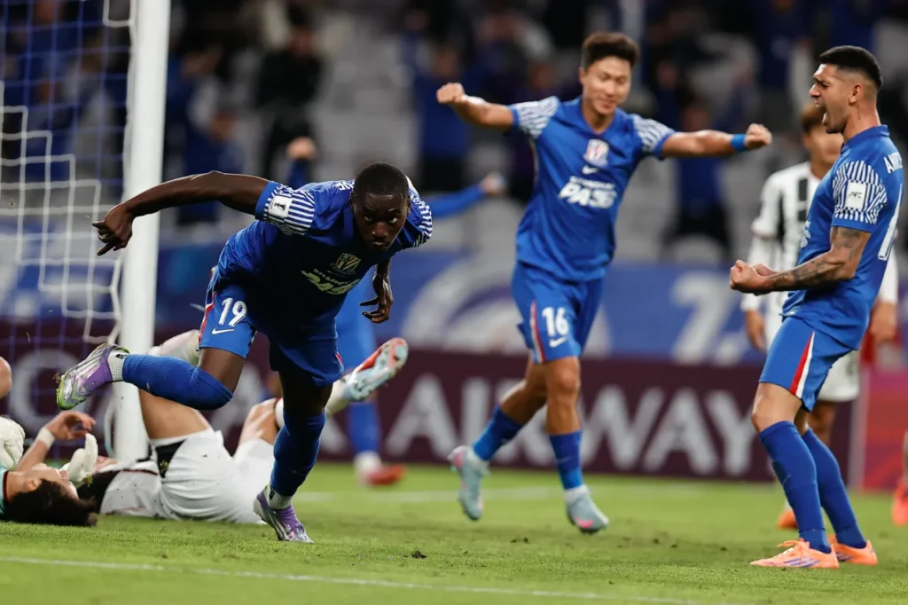 Bùng nổ trong hiệp 2, Thân Hoa Thượng Hải giữ lại 3 điểm trên sân nhà trước FC Seoul.