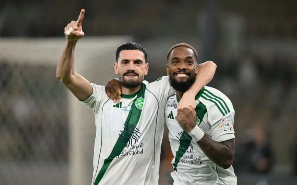 Ivan Toney tỏa sáng ở những phút cuối trận, giữ lại 1 điểm cho Al Ahli.