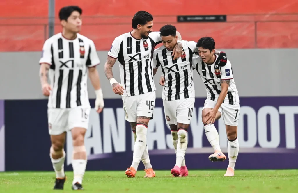 Lingard có một ngày thi đấu thăng hoa, giúp FC Seoul giành trọn 3 điểm.