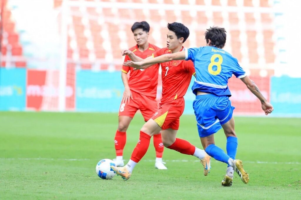 U22 Việt Nam chiến thắng kịch tính 2-0 trước U22 Philippines ở hiệp 2, tiến vào chung kết SEA Games 33.