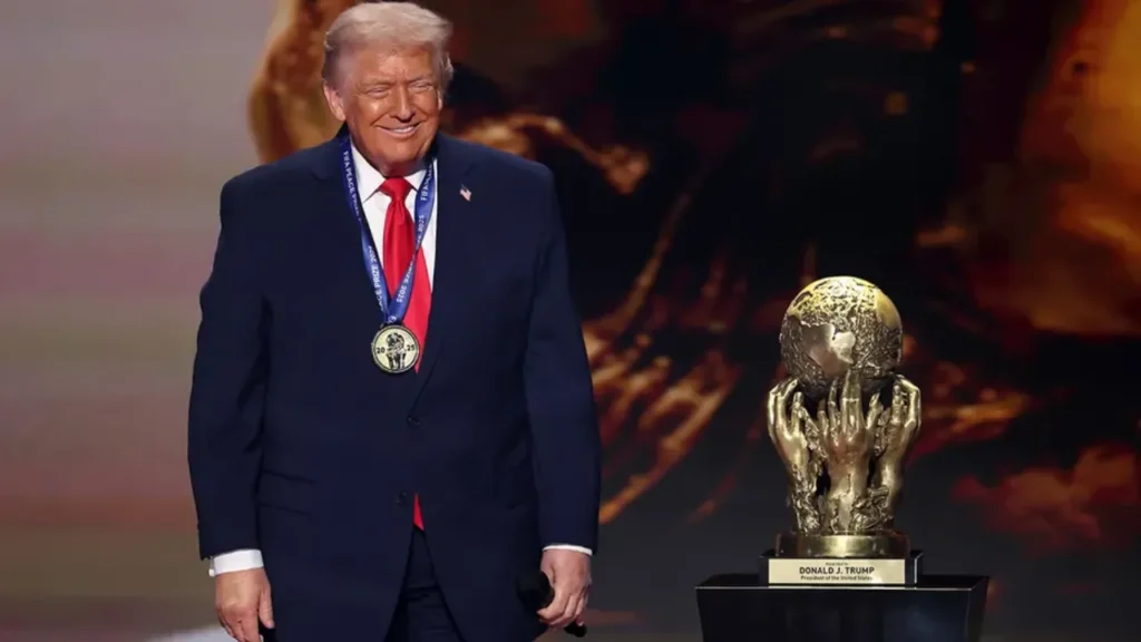Tổng thống Trump gây tranh cãi khi nhận danh hiệu Hòa bình