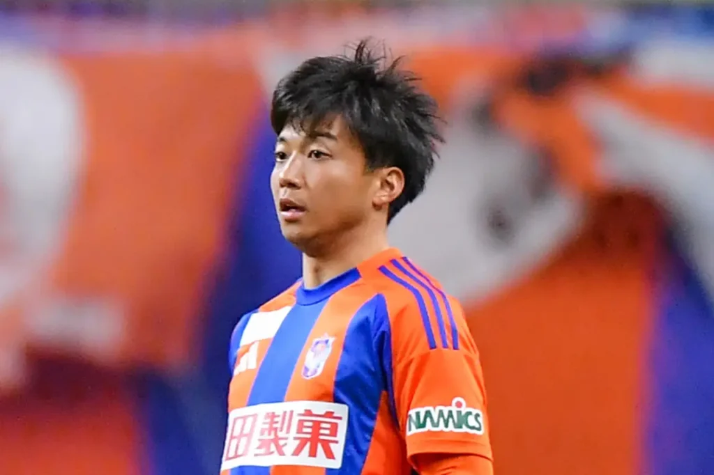 Thi đấu cho một đội bóng đua trụ hạng như Albirex khiến thời gian ra sân của Wakasuki bị giới hạn.