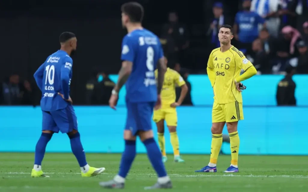 Không thắng 4 trận liên tiếp, Al Nassr hiện đã bị Al Hilal bỏ xa đến 7 điểm trên BXH.
