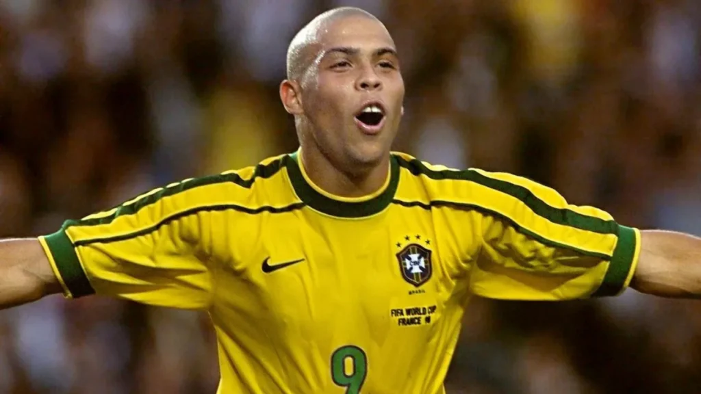 Ronaldo là cầu thủ trẻ nhất đoạt quả bóng vàng World Cup trong lịch sử