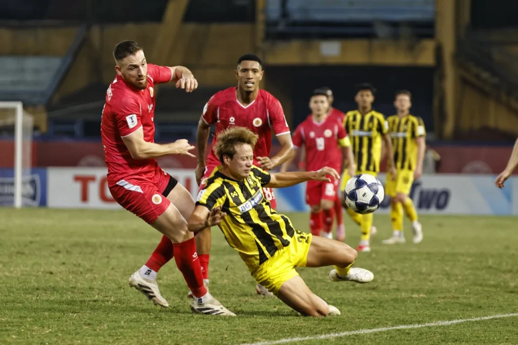 Công An Hà Nội giành lợi thế lớn khi thắng đậm Tampines Rovers 4-0.