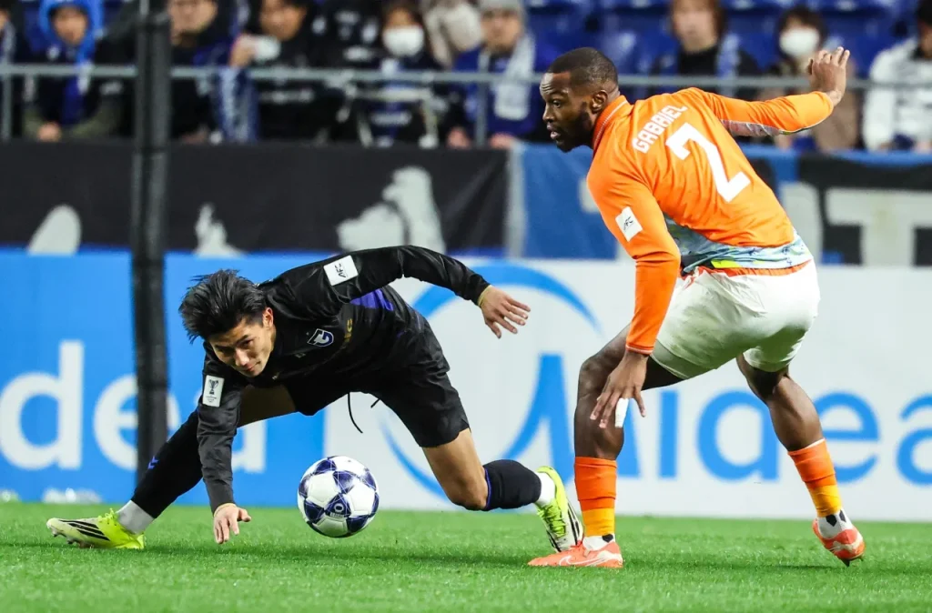 Gamba Osaka với lợi thế sân nhà nhưng chỉ có thể cầm hòa 1-1 khi đón tiếp Ratchaburi FC.