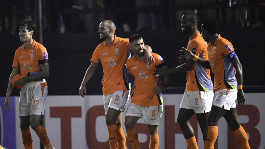 Ngua-o-Ratchaburi-FC-lien-tuc-quat-nga-cac-ong-lon-cua-khu-vuc-tai
