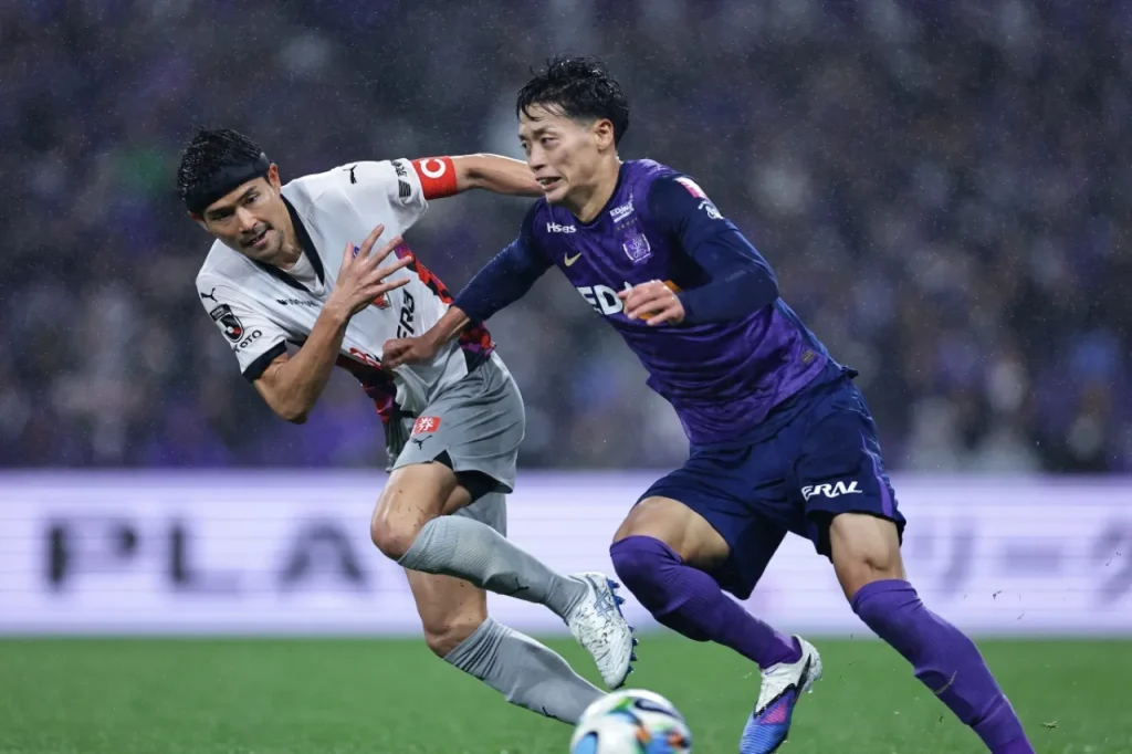 Sanfrecce-Hiroshima-Vong-17-j1