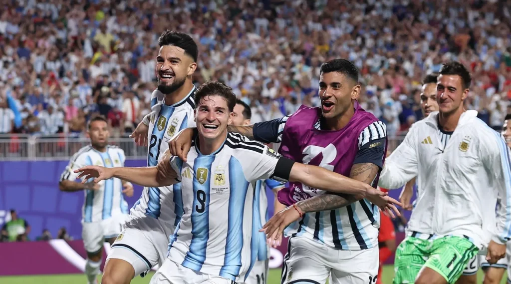 Argentina tiến vào bán kết sau khi đánh bại Thụy Sĩ 3-1 ở những phút cuối. Ảnh: FIFA